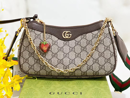 Gucci Ophidia小号手袋草莓腋