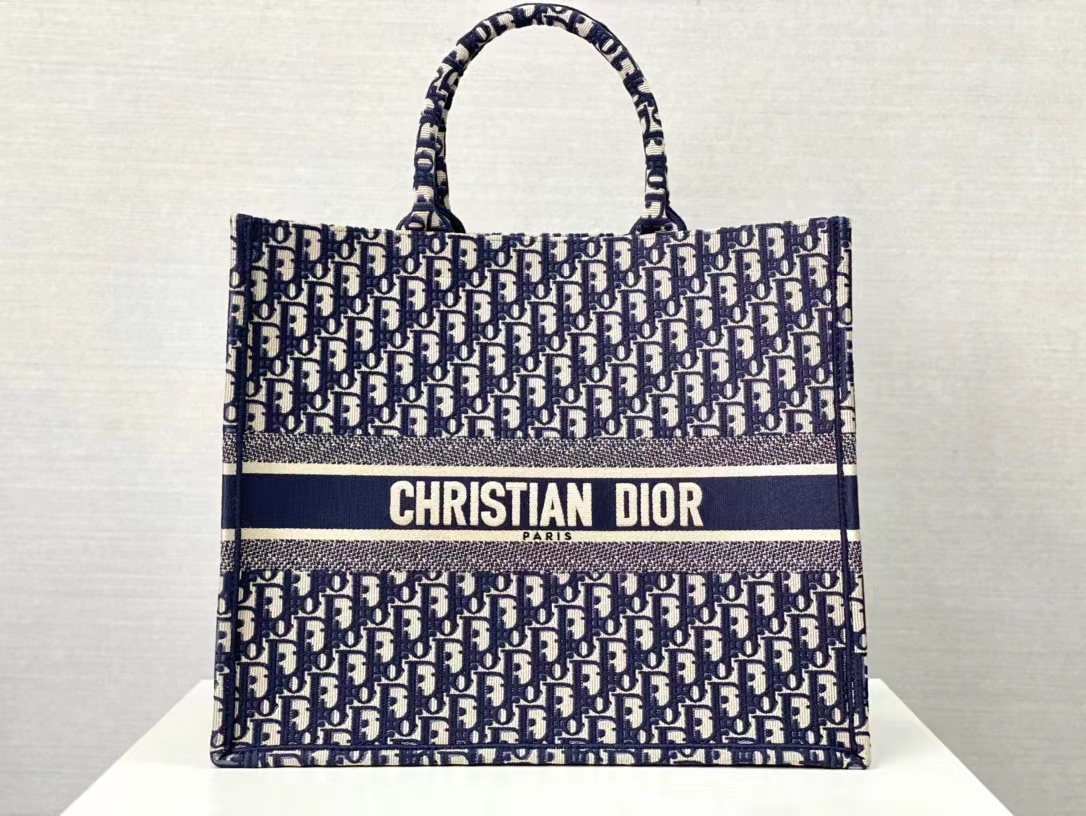 Dior Book Tote手袋和专柜一